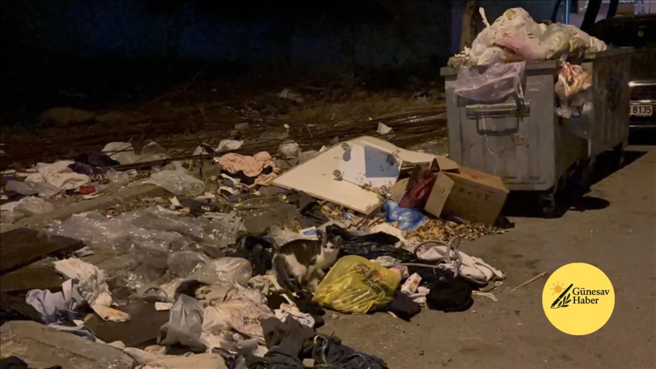 Kartal Belediyesi Temizlik İşçileri Maaş Krizi Nedeniyle İş Bıraktı: Açlık ve Yoksulluk Sınırı Endişe Veriyor