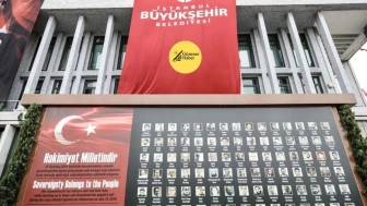 ✅ 15 Temmuz’un Kahramanları İBB Önünde Anıldı: Demokrasiye Vefa Gecesi