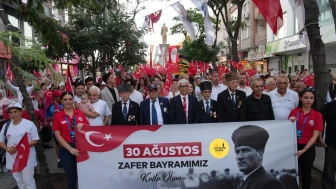 Avcılar’da 30 Ağustos Zafer Bayramı’nın 103. Yılı Coşkuyla Kutlandı – Binlerce Vatandaş Sokaklara Taştı