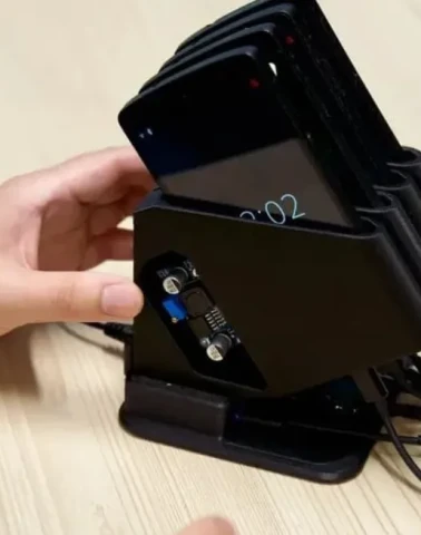 **Estonya'dan Devrim Niteliğinde Atılım: 15 Yaşındaki Akıllı Telefonlar Mini Veri Merkezlerine Dönüştürüldü**