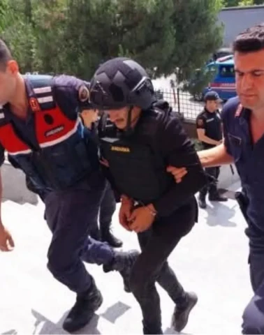 **Samsun'da Muhtarlık Seçimi Cinayeti: İki Kişi Hayatını Kaybetti, Fail 50 Yıl Hapis Cezasına Çarptırıldı**