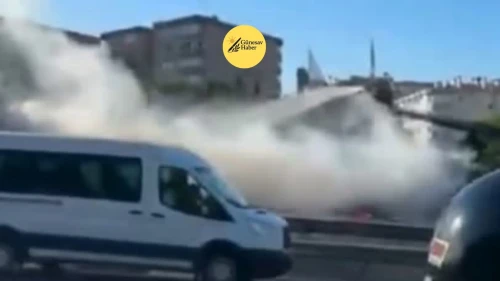 **Bakırköy İncirli Metrobüs Hattındaki Yangın Yolcuları Sıcak Dakikalar Geçirdi, Kimse Yaralanmadı**